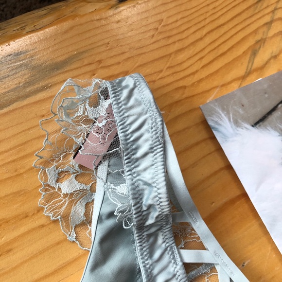 Victoria’s Secret Panties Thong Very Sexy Size XS NWT - Picture 5 of 7